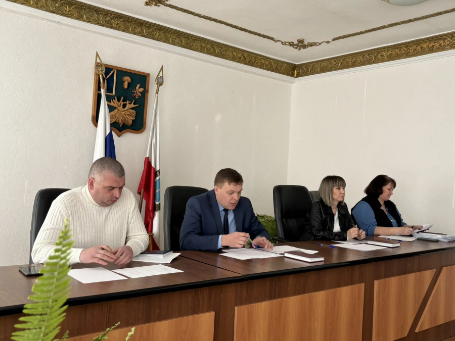 Глава района Андрей Кушнарёв провёл 4 мая заседание постоянно действующего совещания