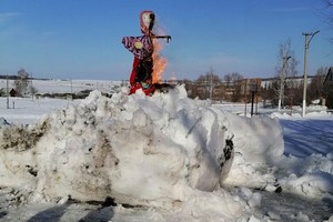 1 марта жители села собрались около СДК на народные гуляния «Широкая Масленица».