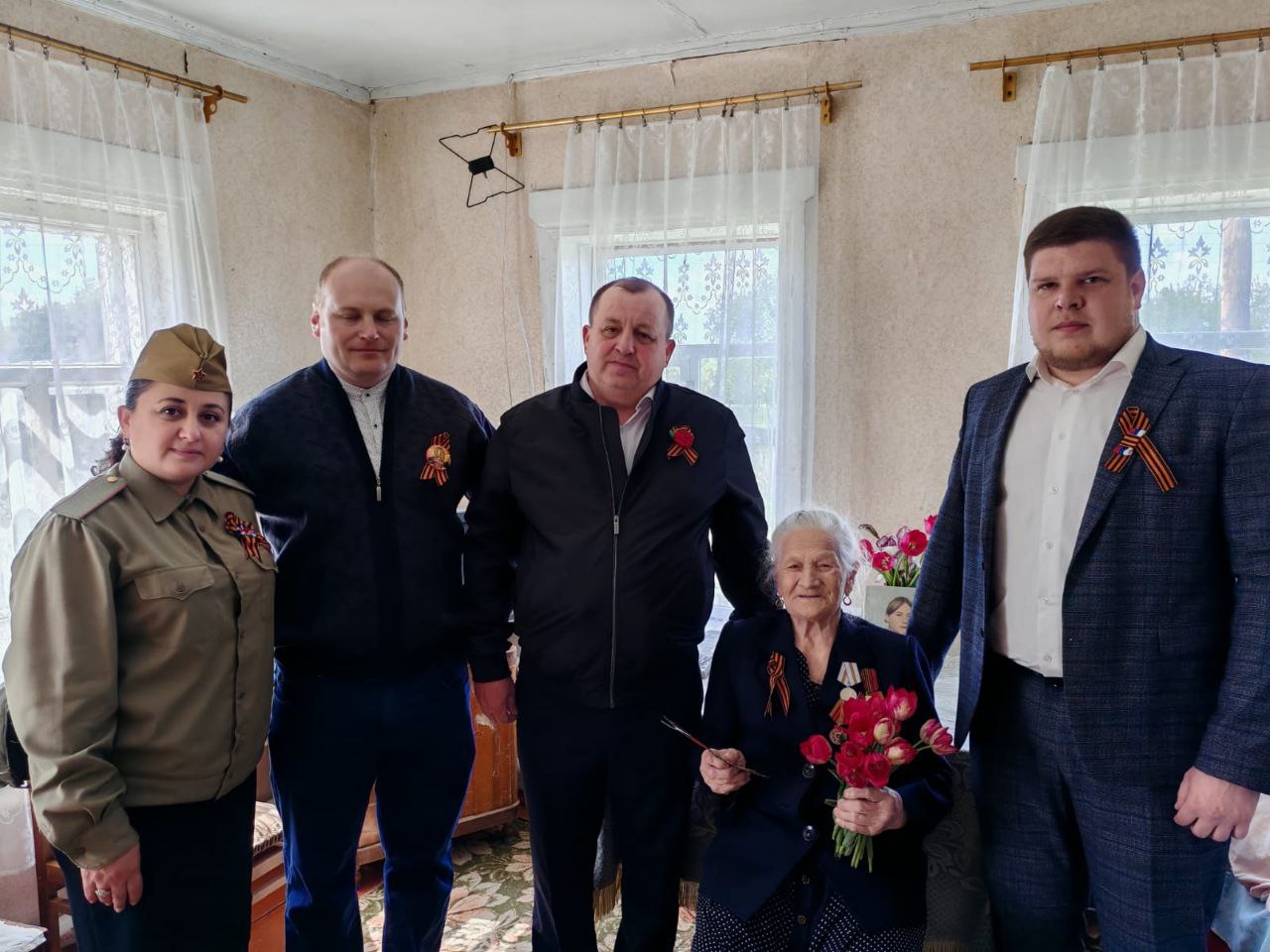 Посетили тружеников тыла и поздравили с юбилеем Победы!