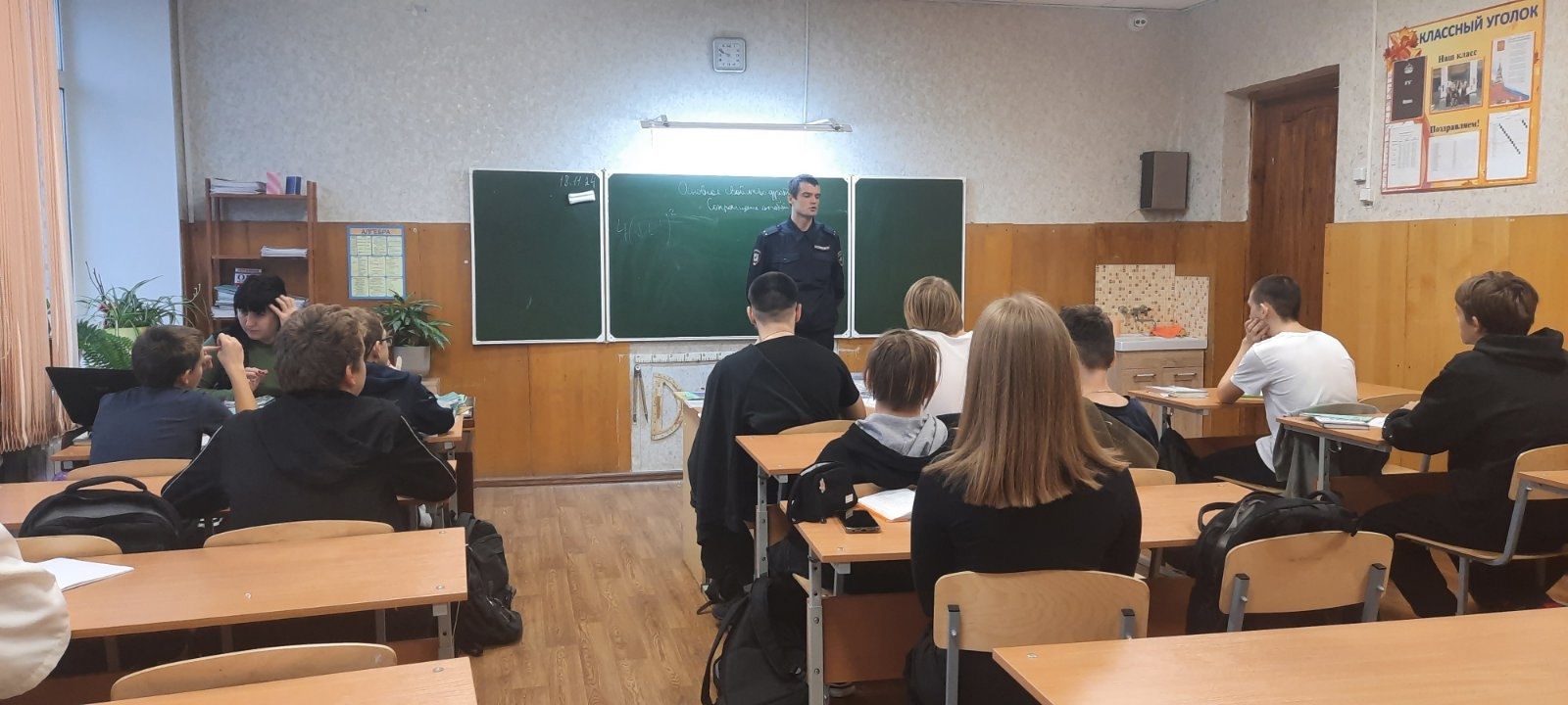Полицейские продолжают проводить беседы со школьниками в рамках акции «Чистое поколение-2024»