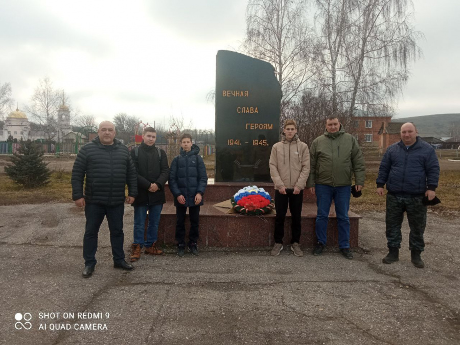 Заместитель главы администрации Алексеевского МО Андрей Попов принял участие в церемонии возложения цветов к воинским мемориалам в с. Ивановка