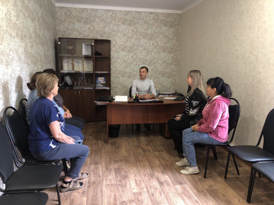 Глава администрации Яковлевского муниципального образования Р. Г. Тугушев провел очередное заседание постоянно действующего совещания