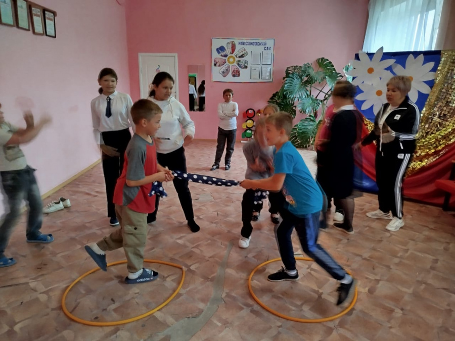 На базе Максимовского СДК прошла развлекательно игровая программа "Люблю тебя природа в любое время года"