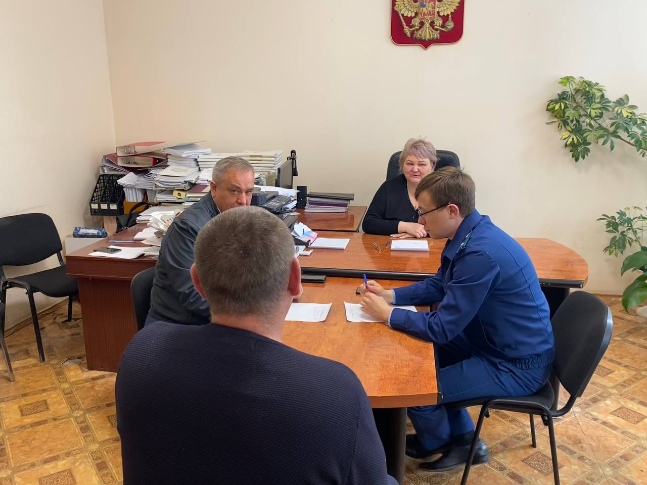Глава района Н.В. Трошина сегодня вместе с прокурором района М. А. Бутенко, заместителем военного комиссара Д.А. Холодяковым, членом Общественной палаты муниципального образования г. Саратов А.А. Акчуриным вновь провела прием участников специальной военно