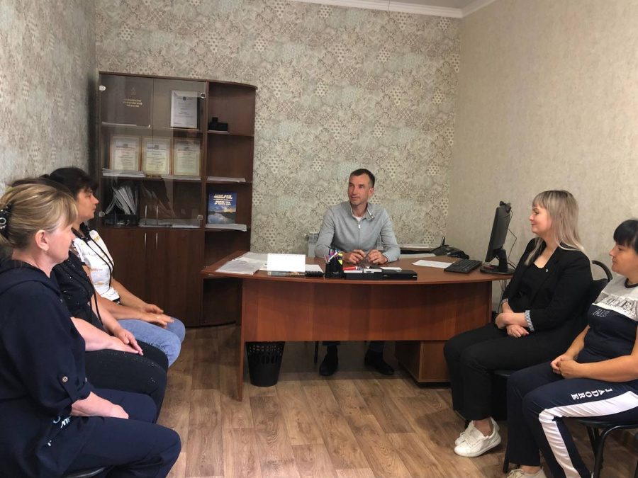 Глава администрации Яковлевского муниципального образования Р. Г. Тугушев провел очередное заседание постоянно действующего совещания Глава администрации Яковлевского муниципального образования Р. Г. Тугушев провел очередное заседание постоянно действующего совещания
