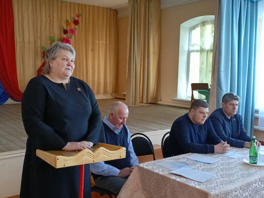 На встречу с главой района в Вязовке пришли многие неравнодушные жители села