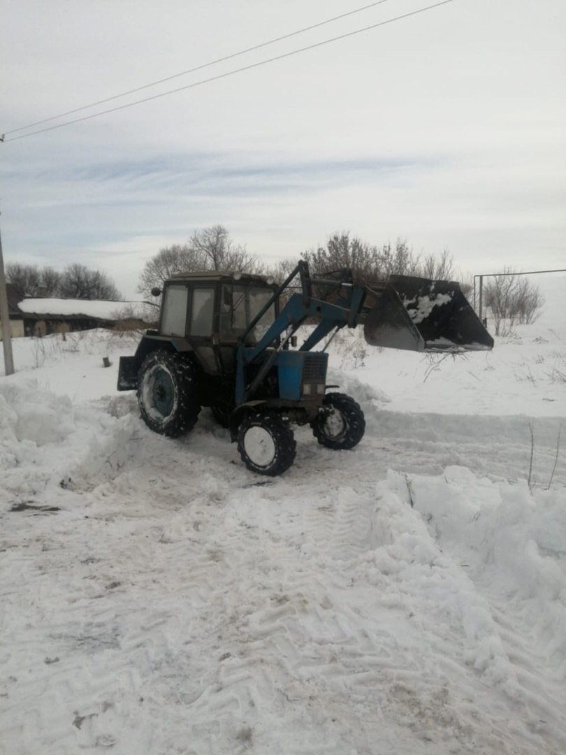 Администрация Шняевского МО проводит профилактические работы по очистке снега, для предотвращения угрозы подтопления частных домовладений во время половодья