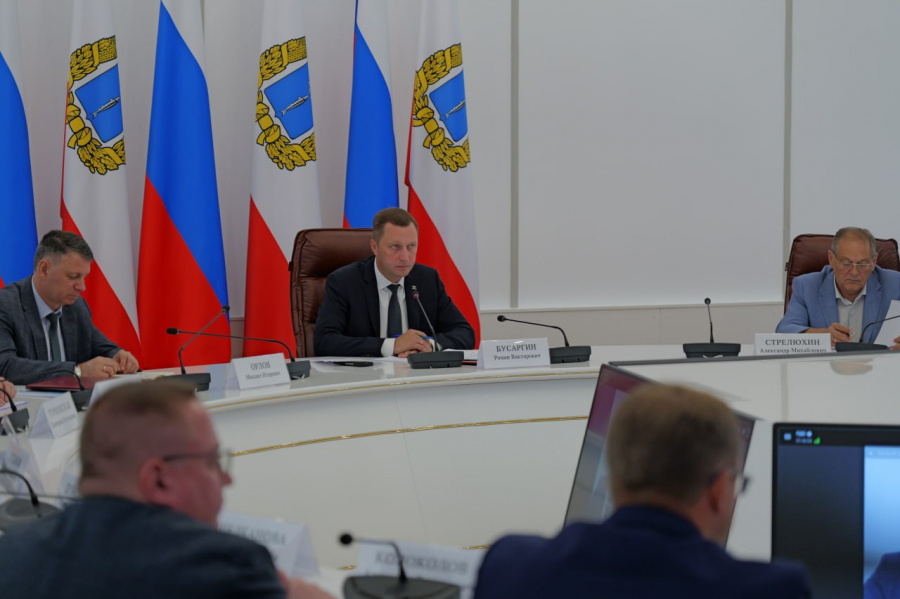 Губернатор Роман Бусаргин провел постоянно действующее совещание с участием зампредов и министров Правительства области, а также глав районов