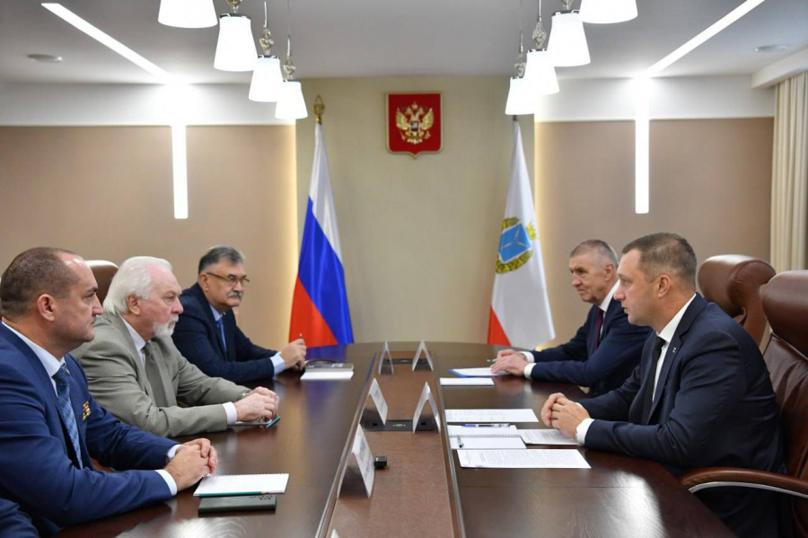 Губернатор Роман Бусаргин встретился с председателем общественного совета при Министерстве обороны России, главным редактором газеты «Московский комсомолец» Павлом Гусевым.