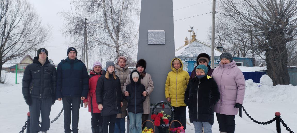 Вместе со всей страной в минувшую субботу сотрудники администрации Свободинского МО, представители молодого поколения отдали дань памяти и уважения россиянам, исполнившим свой долг и павшим, защищая интересы Родины, за пределами Отечества