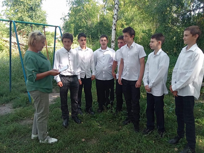«Заплаканная школа: голоса Беслана слышит вся страна»                                                  Урок-память