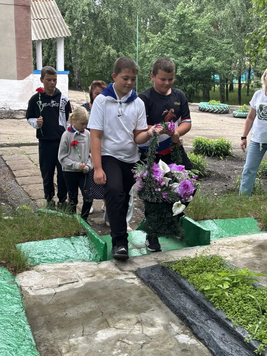 22 июня 2026 года в с. Первая Ханенëвка у памятника погибшим в ВОВ прошёл митинг ,,Ничто не забыто, никто не забыт", посвящённый Дню памяти и скорби — одной из самых трагических дат в истории нашей страны