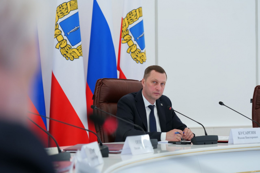 Губернатор Роман Бусаргин провел постоянно действующее совещание с участием зампредов и министров Правительства области