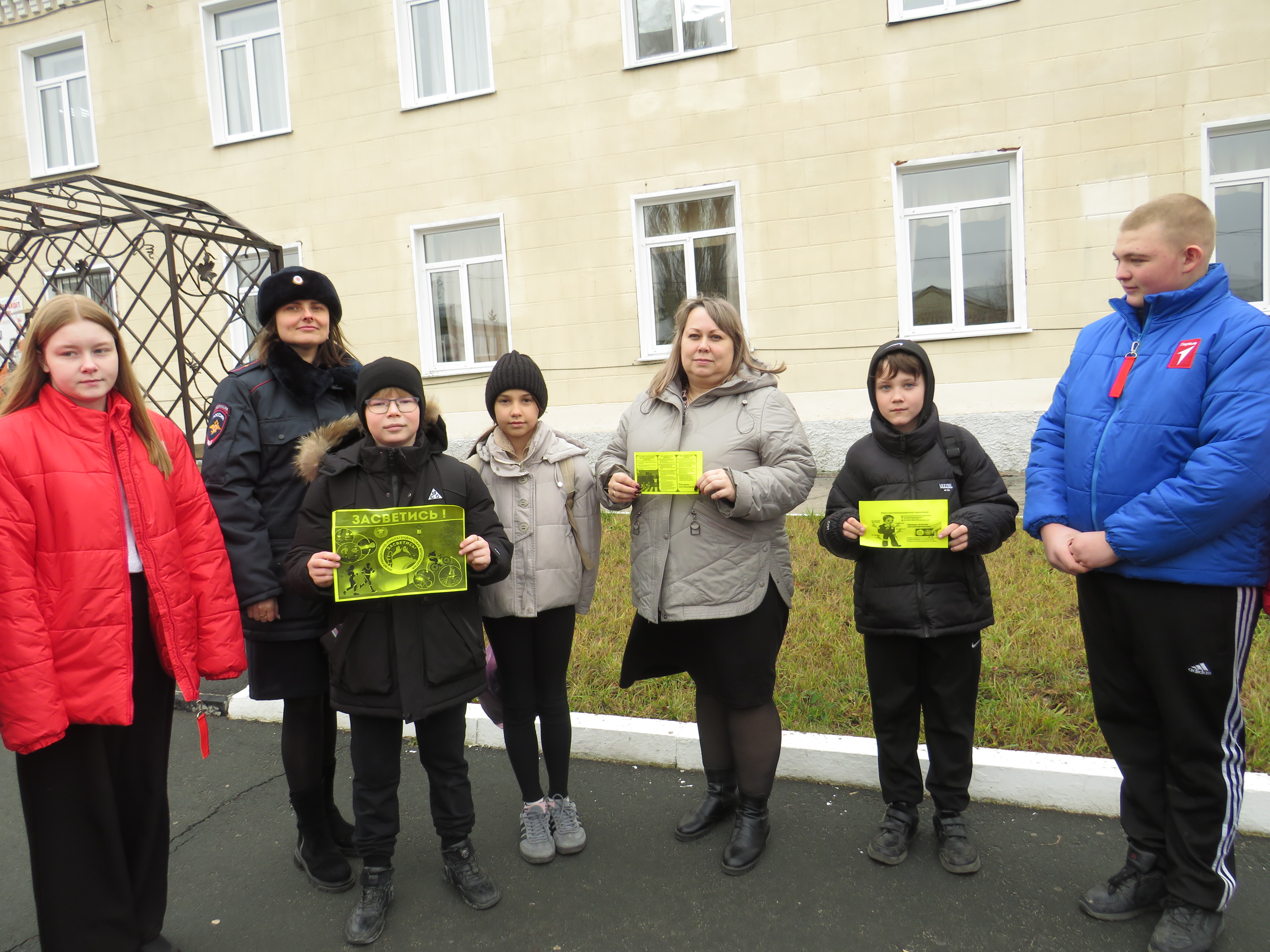 Инспектор по пропаганде совместно с РДДМ «Движение Первых» провели профилактическую акцию  «Засветись!»