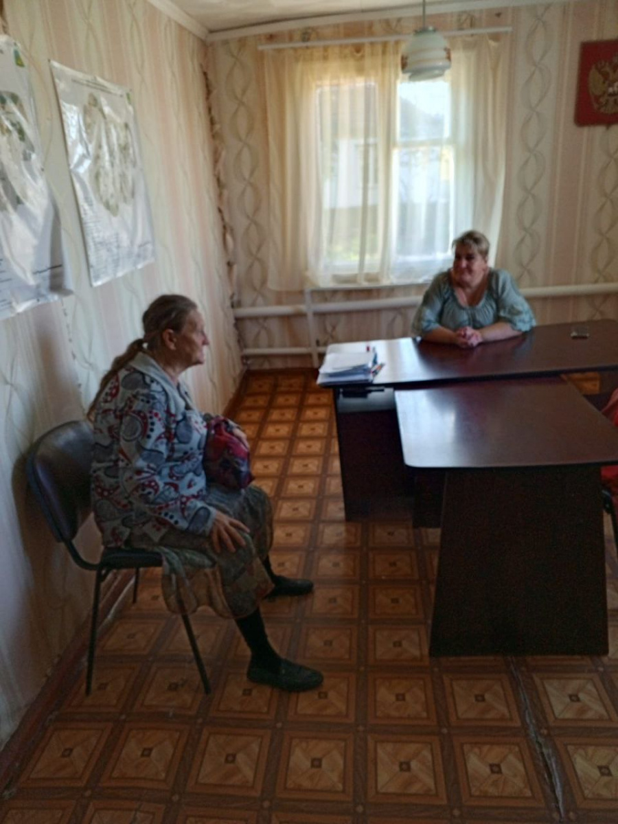 Врип главы администрации Старожуковского муниципального образования С. Г. Осипова провела личный приём граждан в селе Стригай.