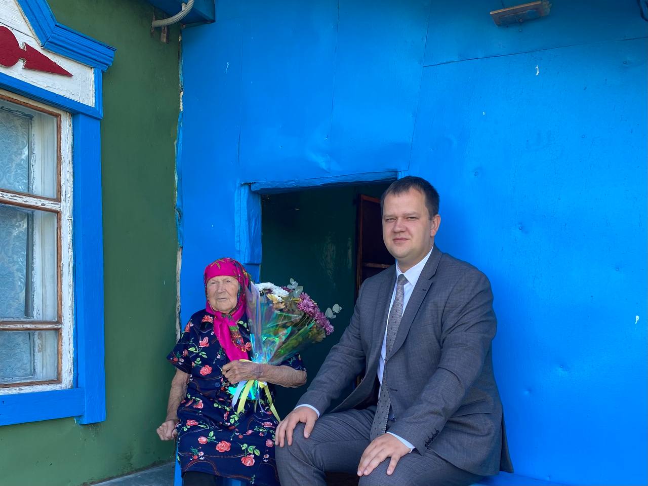 Врип главы района А. Д. Курочкин навестил труженицу тыла М. В. Горухину из села Арбузовка