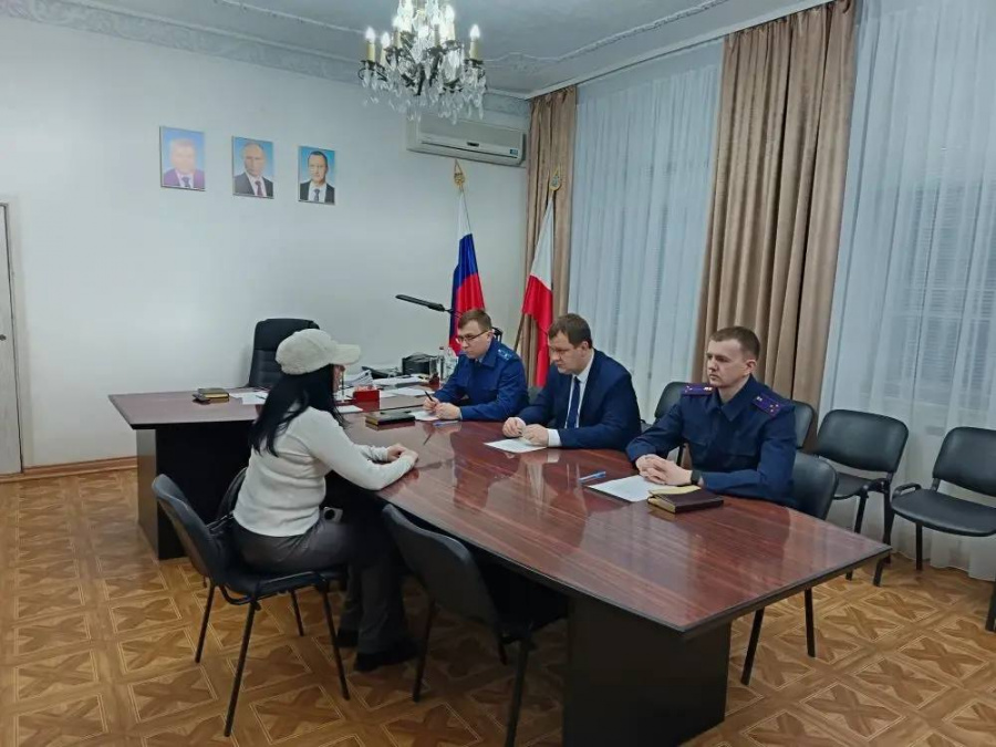 Глава Базарно-Карабулакского района Артём Курочкин провёл личный приём участников специальной военной операции и членов их семей