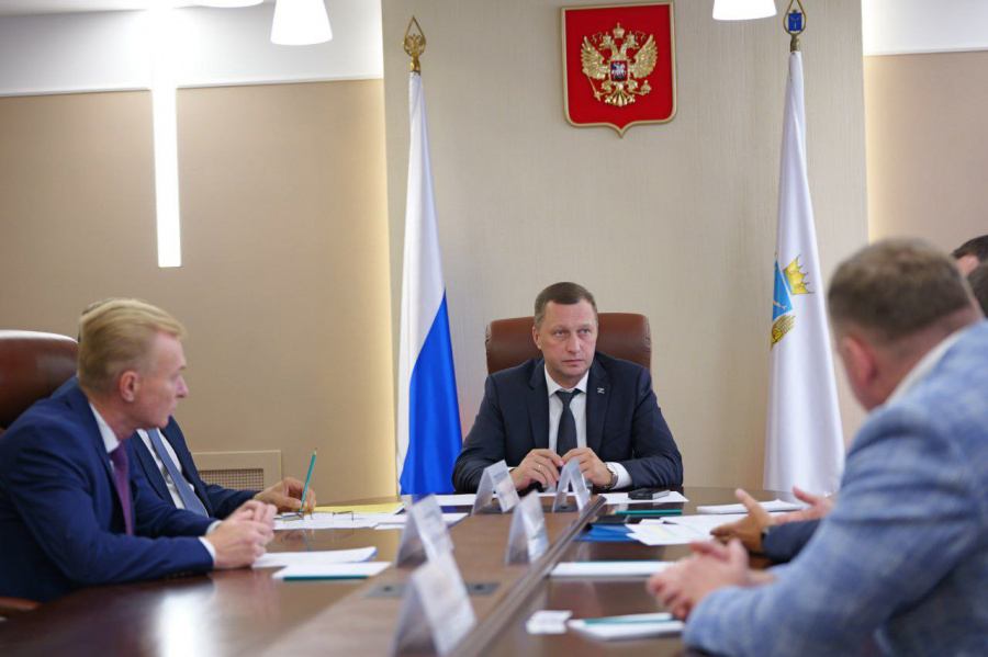 Губернатор Роман Бусаргин провел встречу с генеральным директором ООО «ПК ТС» Андреем Юхненко