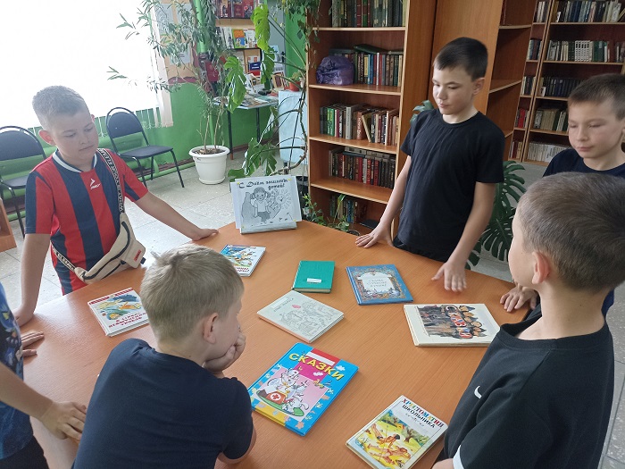 «Здравствуй книжное и солнечное лето»                                                               Библиотечный квест