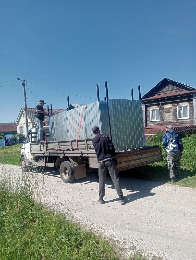 По поручению главы администрации Свободинского МО Сергея Панкратова ведётся работа по обустройству площадок для сбора ТКО