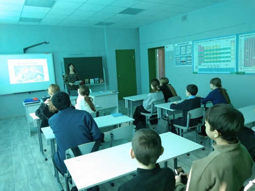 «Женские лица войны»                                                                                             Урок мужества