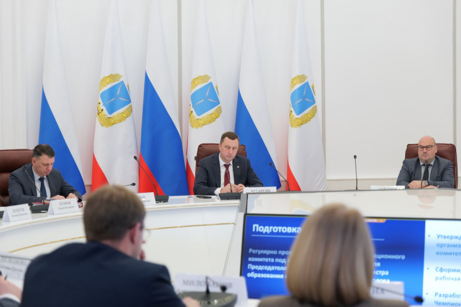 Губернатор Роман Бусаргин провел постоянно действующее совещание с участием зампредов и министров Правительства области, а также глав районов