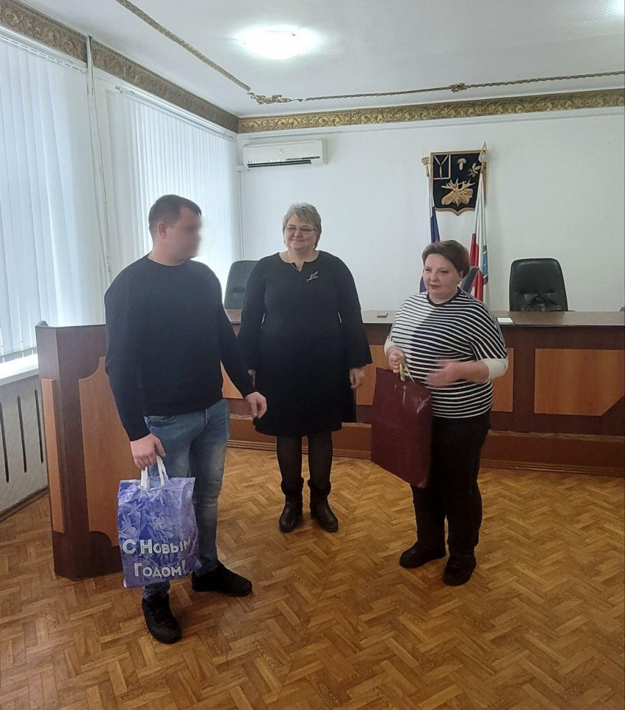 Сегодня наш район посетил руководитель филиала государственного фонда «Защитники Отечества» по Саратовской области Денис Белоусов.