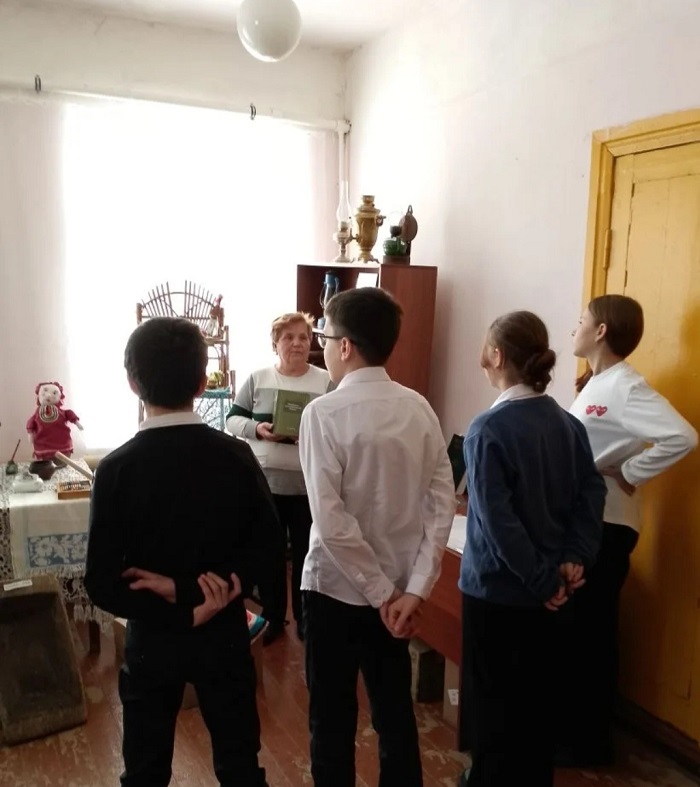 "Народная память в названьях села"                                                                                               Час краеведения
