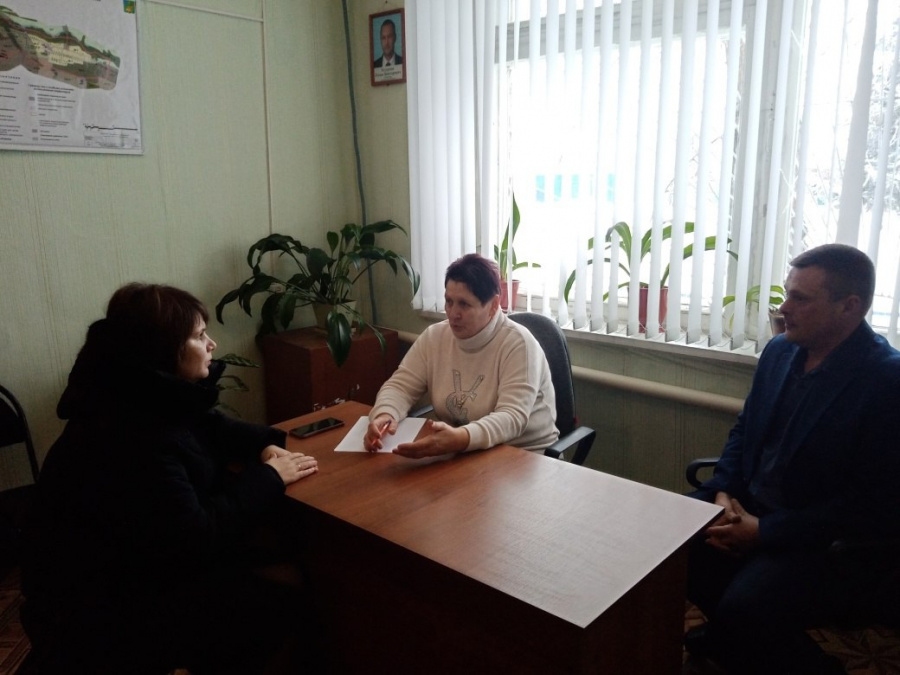 В администрации Большечечуйского муниципального образования депутат Большечечуйского МО Романова Л.Н. и глава администрации МО Горшков Д.В. провели приём граждан, в ходе которого обсуждались вопросы, волнующие жителей села