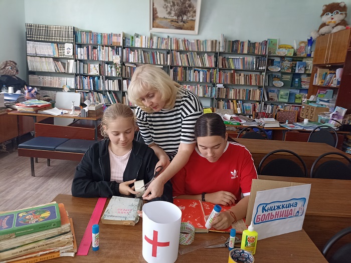  «Книжкина больница»                                                                                                                      Акция по ремонту книг
