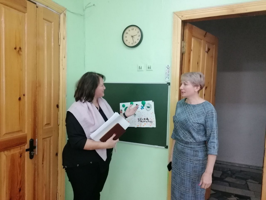 Первый заместитель главы администрации района Ю.В. Евдокимова проверила температурный режим в образовательных учреждениях Первый заместитель главы администрации района Ю.В. Евдокимова проверила температурный режим в образовательных учреждениях