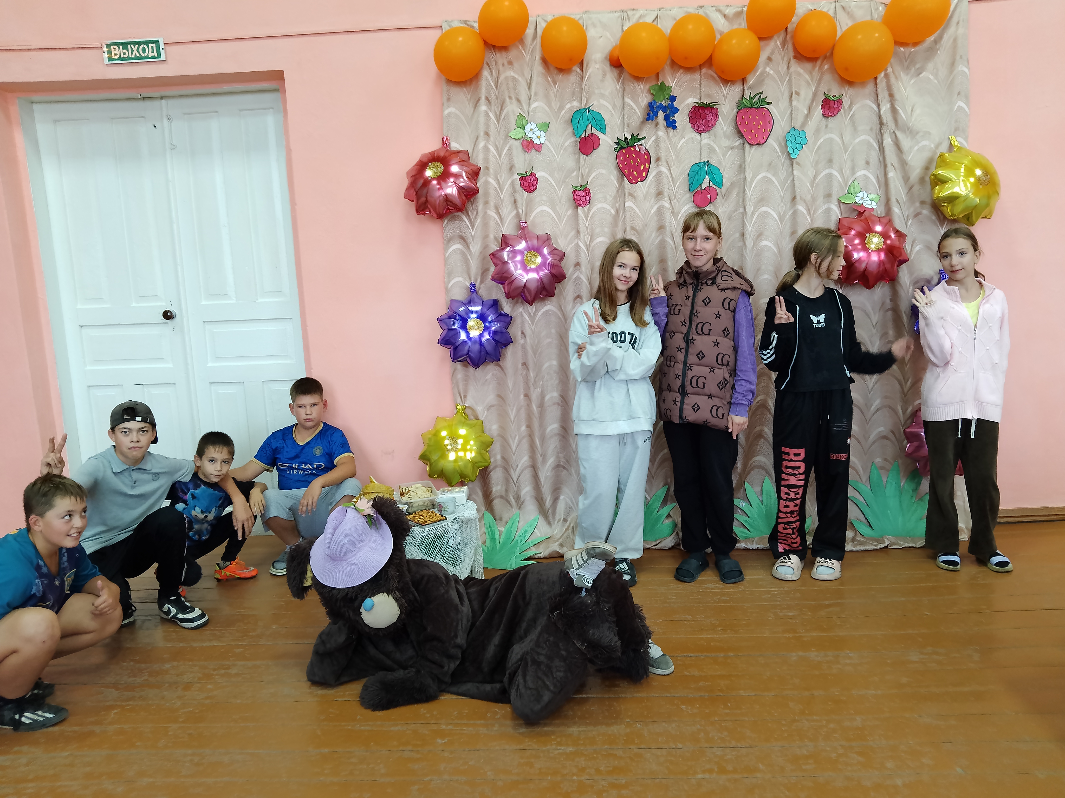 14 августа на базе Первоханеневского СДК прошла весёлая дискотека ,,Медовое настроение", приуроченная к празднику Медовый Спас