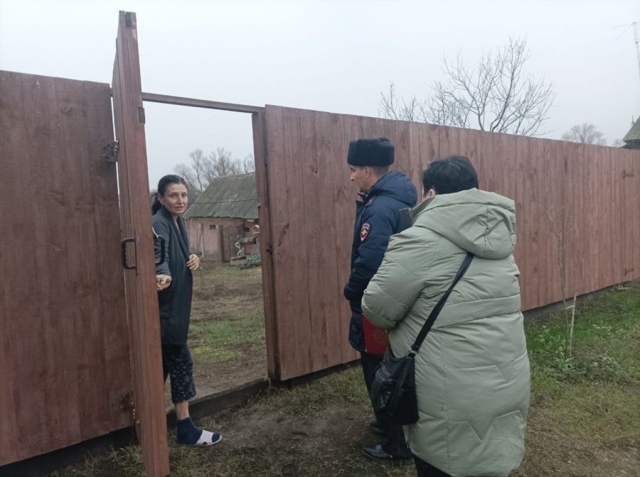 Врип главы администрации Старожуковского муниципального образования Светлана Осипова провела обход населения в селе Вязовка
