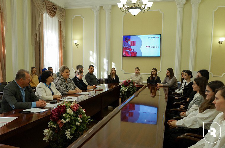 Глава Базарно-Карабулакского района Наталья Трошина приняла участие в первой встрече проекта Саратовского медуниверситета совместно с министерством здравоохранения Саратовской области  «PRO-карьера», цель которого - поиск путей эффективного взаимодействия