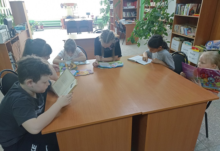 «Читальный зал объединяет»                                                                                                                                            Книжный эксперимент