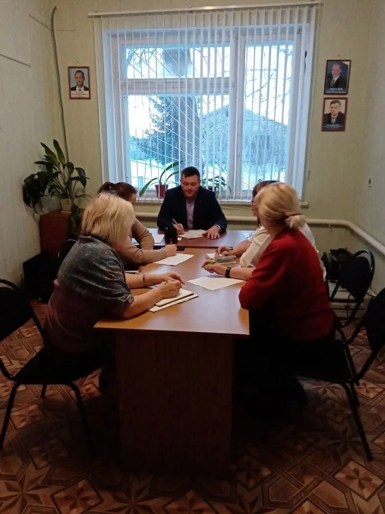 Сегодня глава администрации Большечечуйского муниципального образования Дмитрий Горшков провёл итоговое совещание