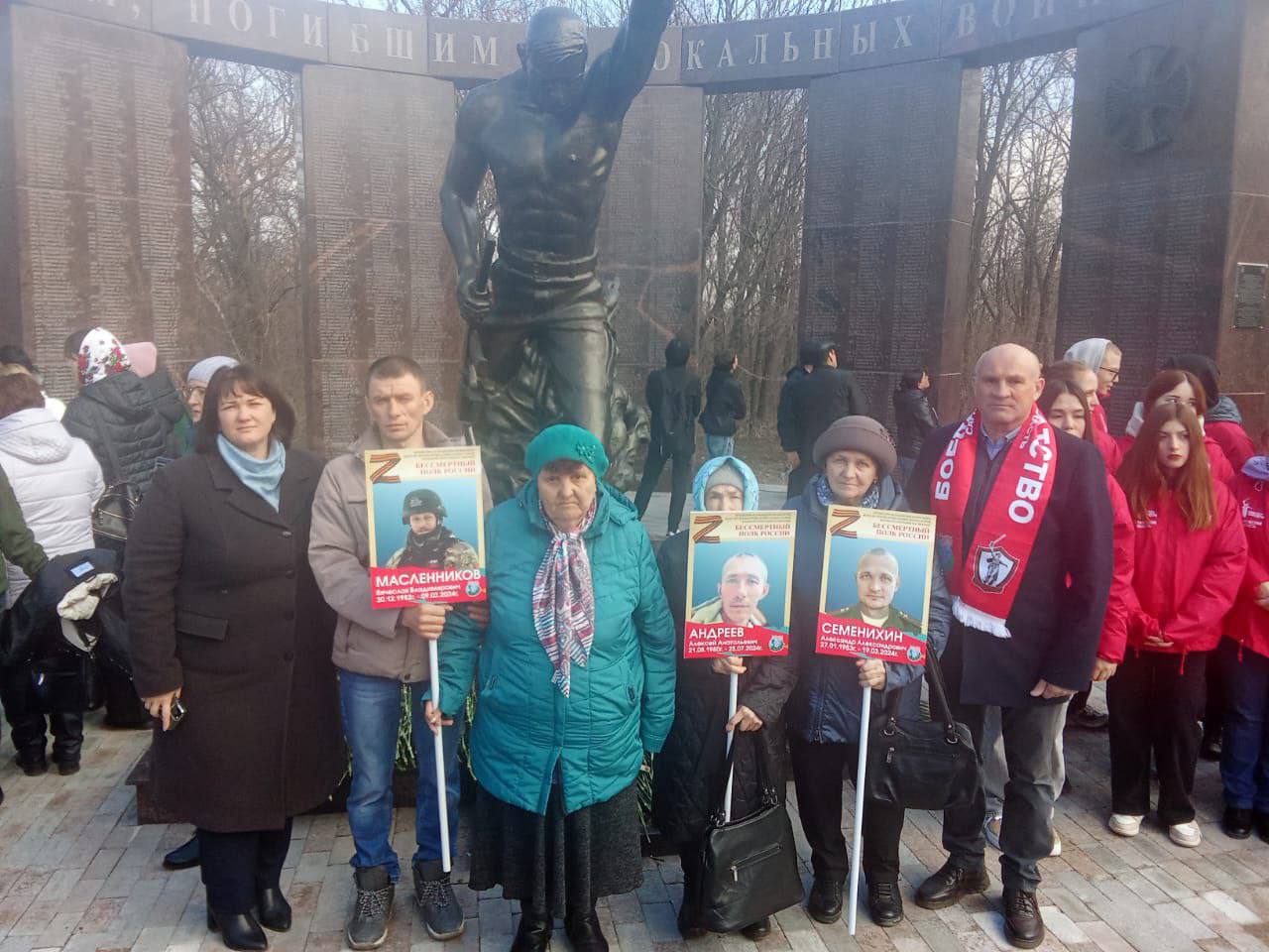 Первый заместитель главы администрации района Ю.В. Евдокимова посетила церемонию занесения имен военнослужащих, погибших в ходе проведения специальной военной операции на территории Украины