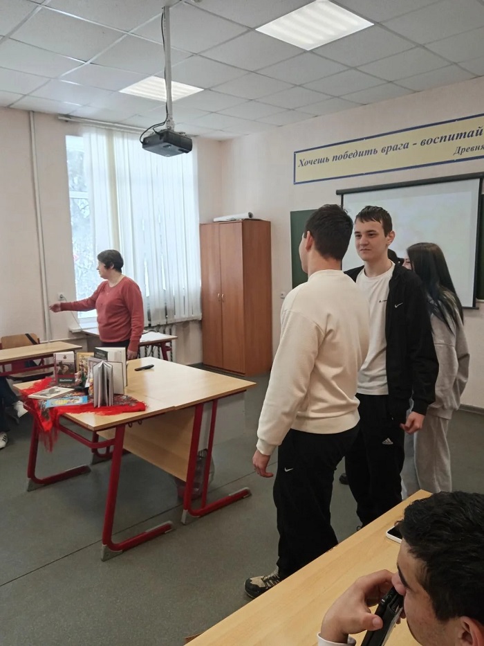 «Кладовая народного творчества»                                                                                            Фольклорные посиделки