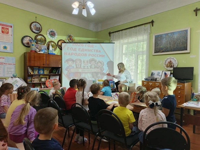 «Приглашаем всех читать, фантазировать, играть»                                  Литературно-игровая программа