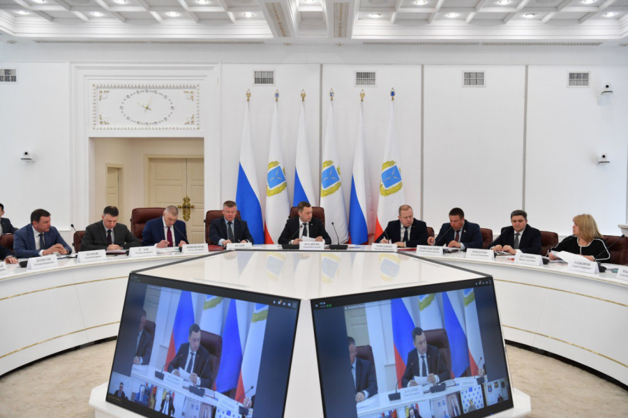 Губернатор Роман Бусаргин провел постоянно действующее совещание с зампредами и министрами Правительства, а также главами районов