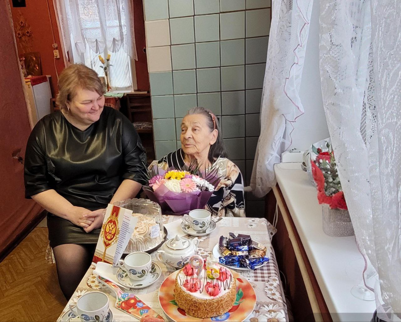 Глава района Наталья Трошина поздравила долгожительницу района
