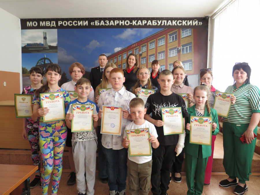 В Базарном Карабулаке полицейские и общественники наградили победителей и участников конкурса «Полицейский дядя Стёпа»