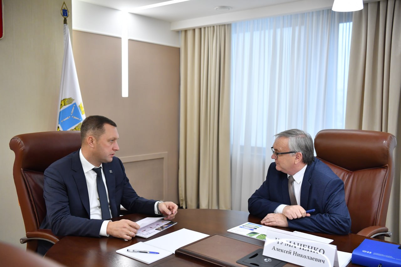 Губернатор Роман Бусаргин провел рабочую встречу с ректором Саратовского национального исследовательского государственного университета имени Н.Г. Чернышевского Алексеем Чумаченко