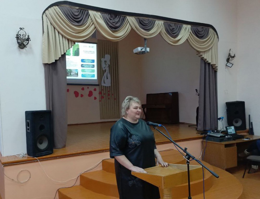 Продолжением профориентационной темы, приоритетной сегодня в стенах школы №1 райцентра, стала встреча учащихся психолого-педагогических классов Базарно-Карабулакского, Балтайского и Новобурасского районов