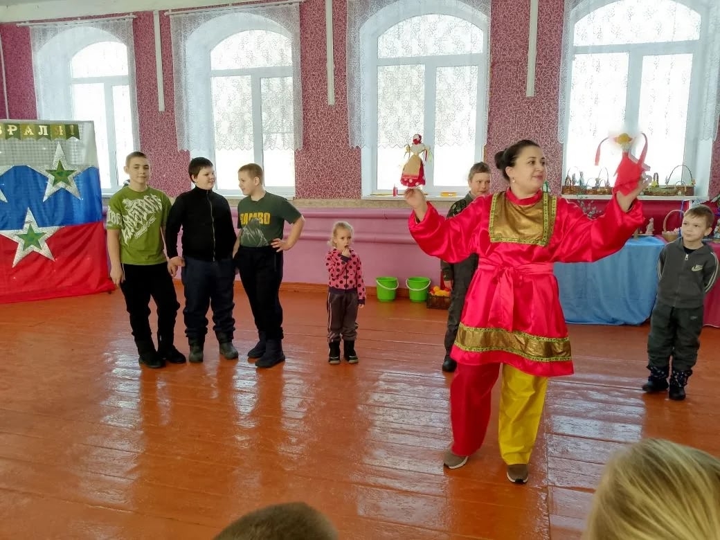 22 февраля в последний день Масленичной недели - "Прощённое воскресенье" в СДК с.Старая Жуковка прошла познавательно — игровая программа «Как на масленой неделе из печи блины летели».
