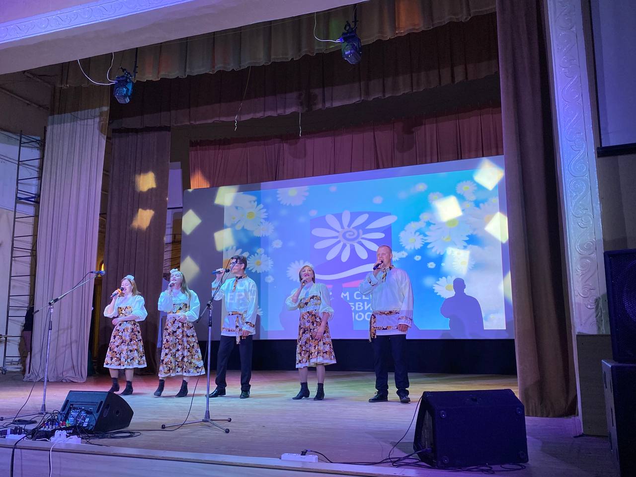 Глава Базарно-Карабулакского района Н.В. Трошина приняла участие в межрегиональном праздничном мероприятии, посвящённом Дню семьи, любви и верности