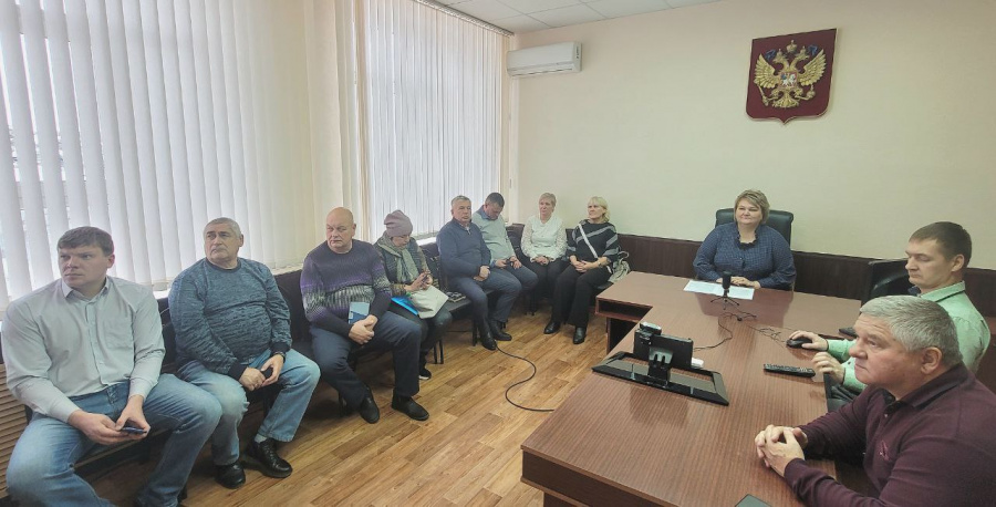 Глава района Н.В. Трошина, совместно  с главами муниципальных образований района и главами администраций муниципальных образований района приняли участие в Общем Собрании членов Ассоциации "Совет муниципальных образований Саратовской области" в режиме ВКС