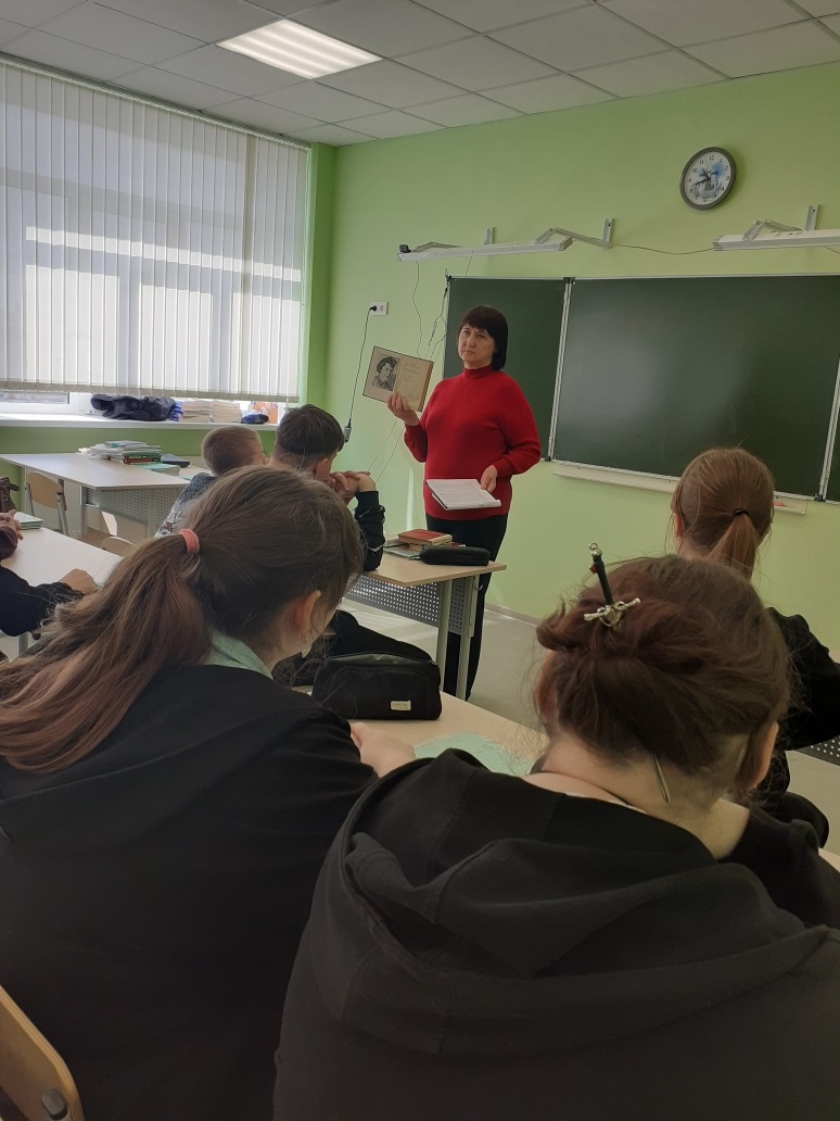 «Слова, пришедшие из боя»                                                                                               Час памяти