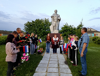 Школьники, учителя, молодёжь и неравнодушные жители жители села Большая Чечуйка приняли участие в митинге, посвященном Дню памяти и скорби.
