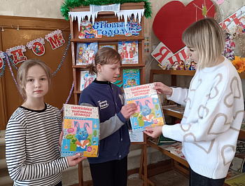 «В книжно-снежном вихре» Выставка-сюрприз